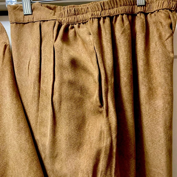 Ladies Pantsuit - Picture 4 of 7